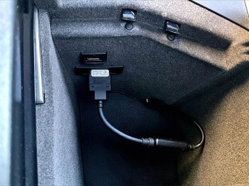 Used 2016 Mercedes-Benz GL 550 4MATIC image 16