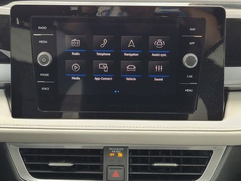 New 2025 Volkswagen Taos SEL image 20