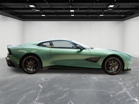 Used 2025 Aston Martin Vanquish V12 image 8