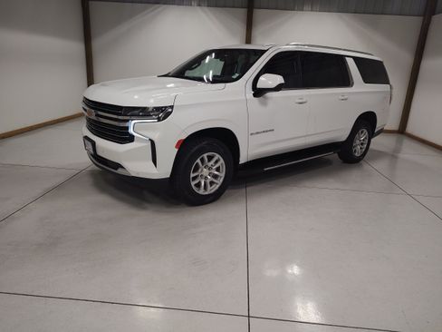 Used 2024 Chevrolet Suburban LT AWD/4WD image 4