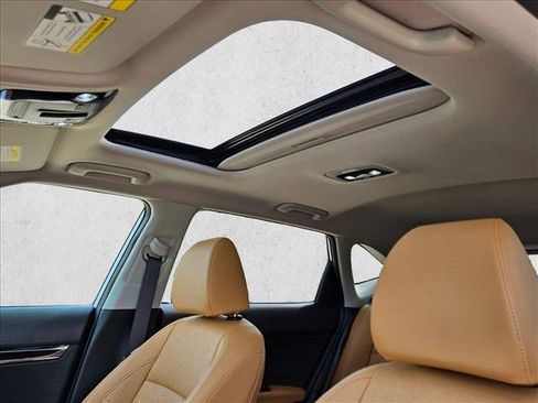 Used 2025 Kia Seltos EX w/ EX Sunroof Package image 16