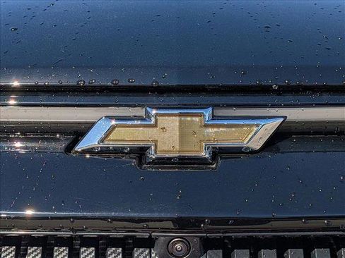 New 2026 Chevrolet Equinox EV LT image 17