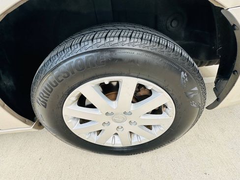 Used 2014 Chrysler Town & Country Touring FWD image 31