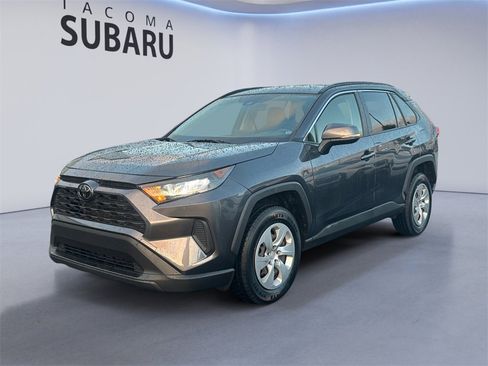 Used 2019 Toyota RAV4 LE image 1