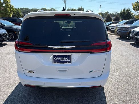 Used 2024 Chrysler Pacifica Pinnacle FWD image 9