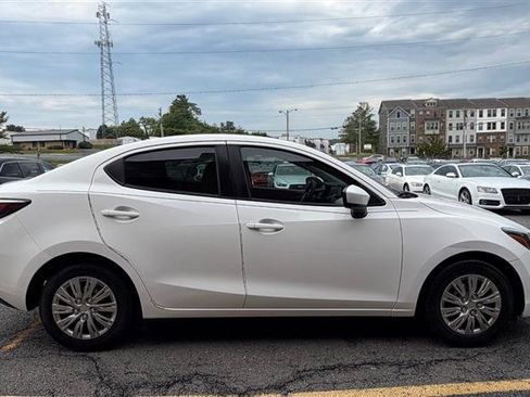 Used 2019 Toyota Yaris L FWD image 13