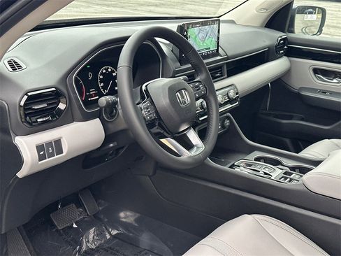 New 2025 Honda Pilot Touring image 15