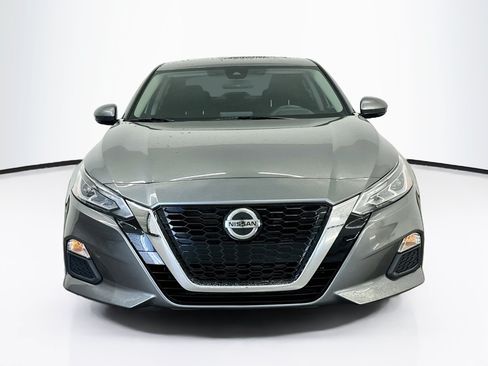 Used 2022 Nissan Altima 2.5 SV w/ SV Premium Package FWD image 2