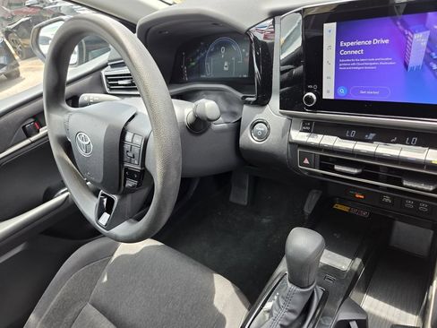 Used 2025 Toyota Camry LE FWD image 30
