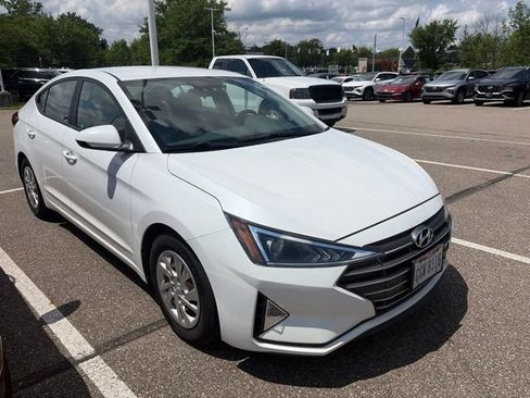 Used 2020 Hyundai Elantra SE w/ Cargo Package (C1) FWD image 3