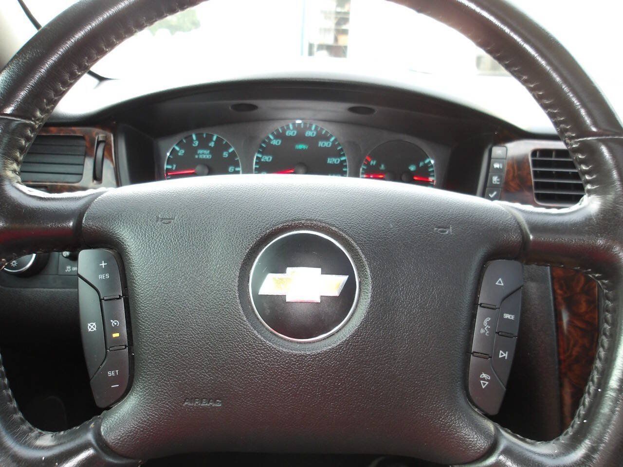 Used 2013 Chevrolet Impala LTZ FWD image 15