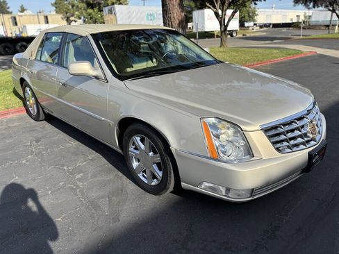 Used 2007 Cadillac DTS w/ Trunk Convenience Package FWD image 3