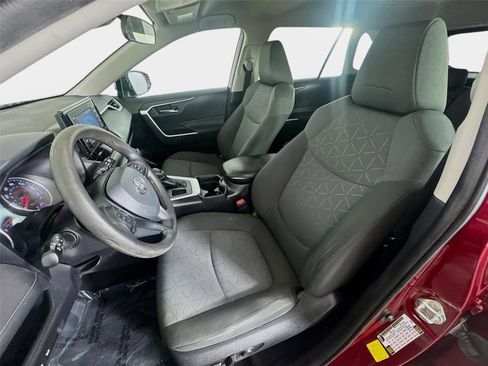 Used 2021 Toyota RAV4 XLE FWD image 11