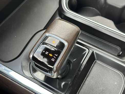 Used 2022 GMC Sierra 1500 SLT w/ SLT Convenience Package image 21