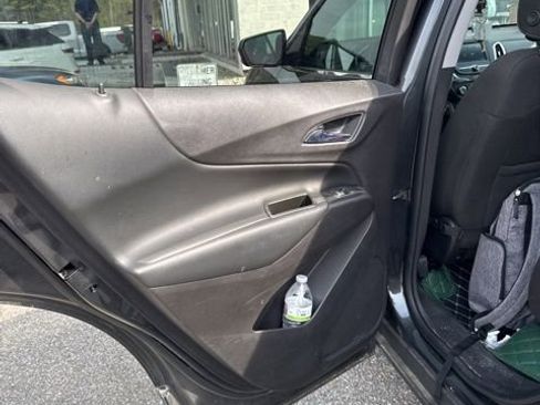 Used 2020 Chevrolet Equinox LT image 18
