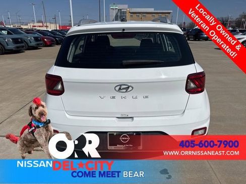 Used 2025 Hyundai Venue SEL FWD image 4