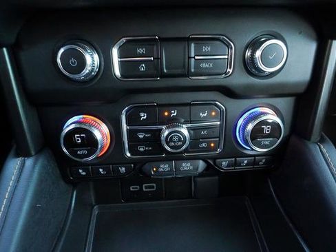 Used 2024 GMC Yukon AT4 w/ Technology Package image 21