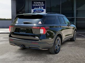 Used 2025 Ford Explorer ST-Line w/ ST-Line Street Pack AWD/4WD video 3