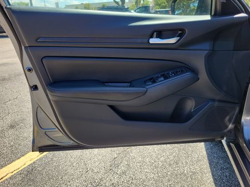 Used 2025 Nissan Altima 2.5 SV FWD image 15