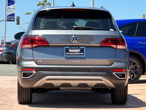 Used 2022 Volkswagen Taos SE FWD image 5
