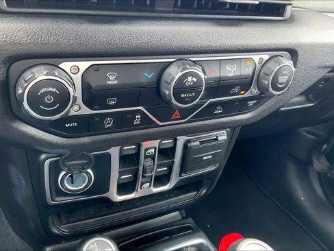 Used 2024 Jeep Wrangler Unlimited Sport AWD/4WD image 31
