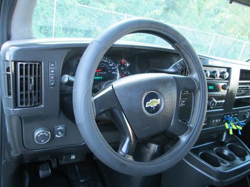 Used 2014 Chevrolet Express 2500 image 7