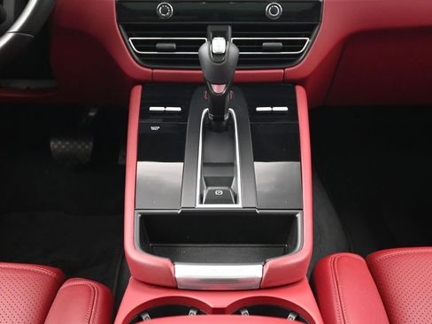 Used 2022 Porsche Macan GTS image 10