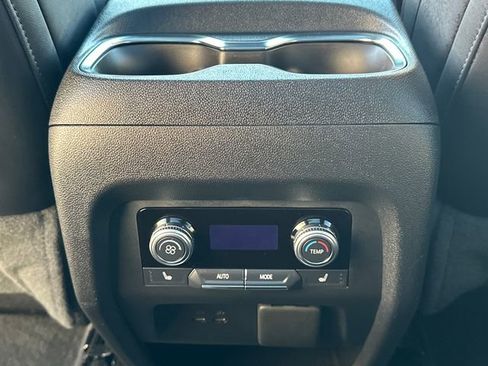 Used 2025 GMC Acadia AT4 w/ Luxury Package image 22