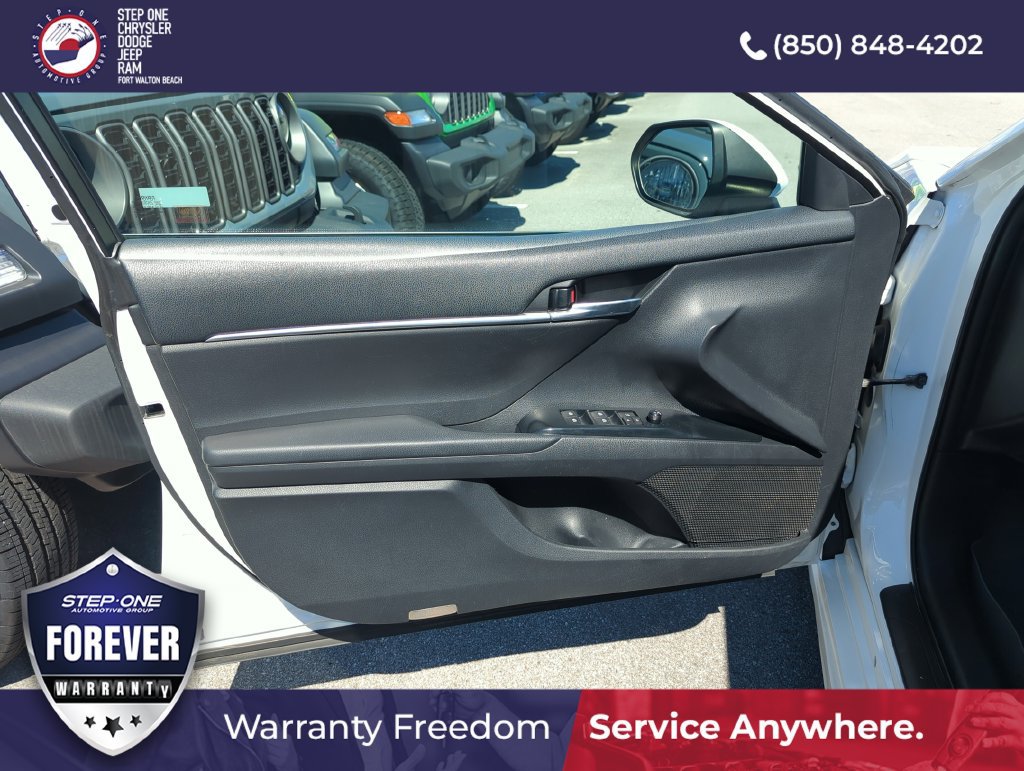 Used 2018 Toyota Camry SE FWD image 17