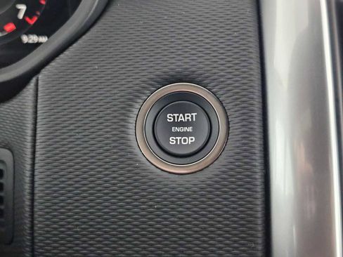 New 2025 Land Rover Discovery Dynamic SE image 29