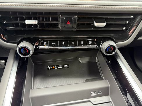 New 2025 Chevrolet Suburban High Country image 31