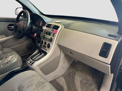 Used 2005 Chevrolet Equinox LS w/ Preferred Equipment Group AWD/4WD image 23