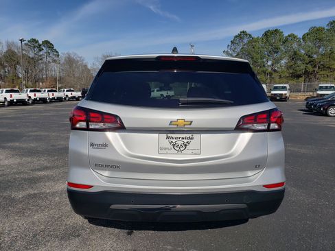 Used 2022 Chevrolet Equinox LT w/ Driver Convenience Package image 8