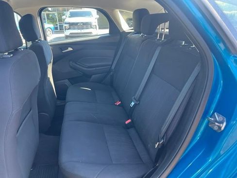 Used 2016 Ford Focus SE w/ SE Cold Weather Package FWD image 12