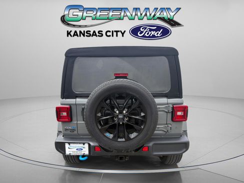 Used 2023 Jeep Wrangler Unlimited Sahara w/ Cold Weather Group AWD/4WD image 7