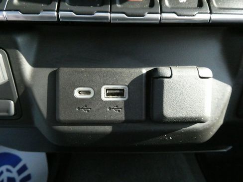 Used 2021 Chevrolet Silverado 1500 Custom Trail Boss image 25