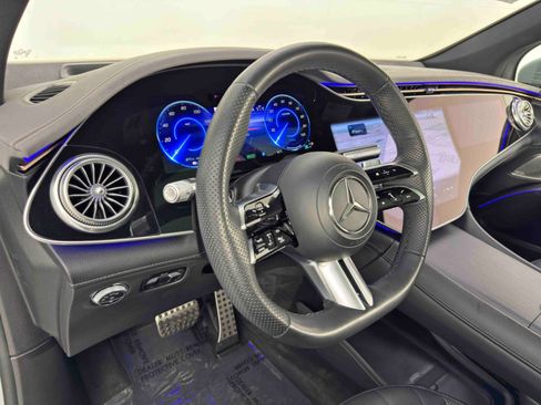 Used 2023 Mercedes-Benz EQS 580 4MATIC SUV image 13