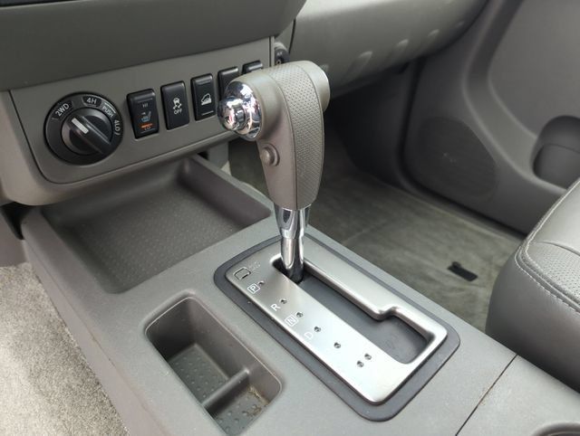 Used 2012 Nissan Frontier SL w/ Moonroof Pkg AWD/4WD image 38