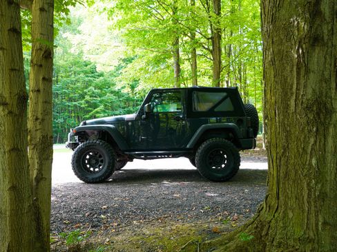 Used 2017 Jeep Wrangler Rubicon AWD/4WD image 12