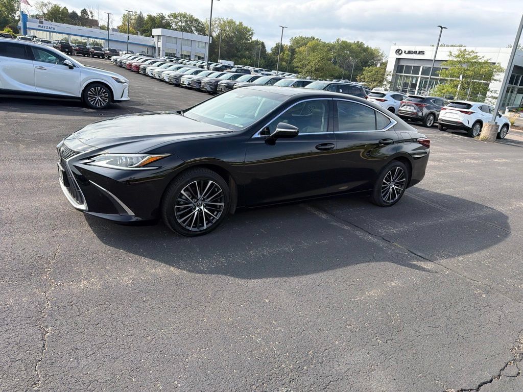 Used 2024 Lexus ES 250 w/ Premium Package AWD/4WD image 3
