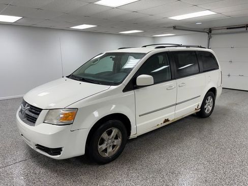Used 2010 Dodge Grand Caravan SXT image 3