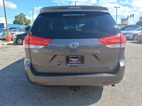 Used 2013 Toyota Sienna XLE w/ Entertainment Pkg FWD image 8