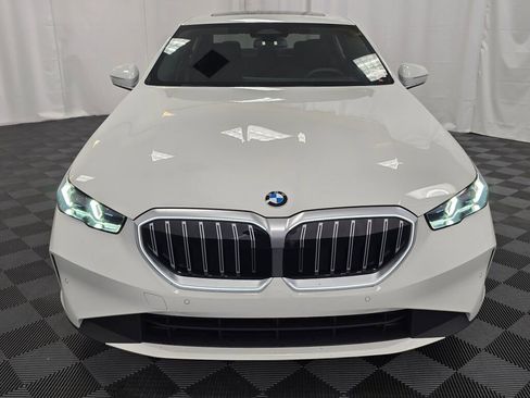 Used 2026 BMW 530i xDrive w/ Premium Package image 9