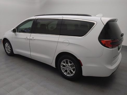 Used 2022 Chrysler Pacifica Touring-L image 3