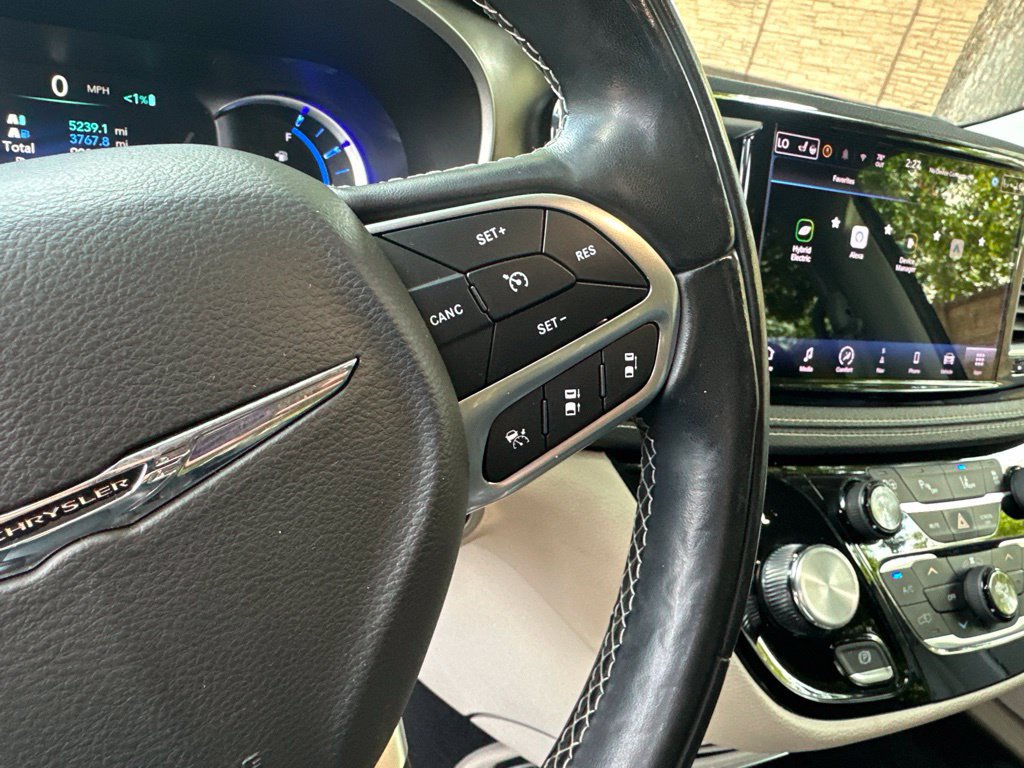 Used 2022 Chrysler Pacifica Touring-L w/ Uconnect Theater Family Group FWD image 25