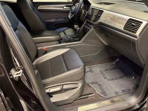 Used 2022 Volkswagen Atlas Cross Sport SE image 11