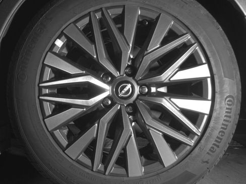 Used 2025 Nissan Altima 2.5 SV FWD image 16