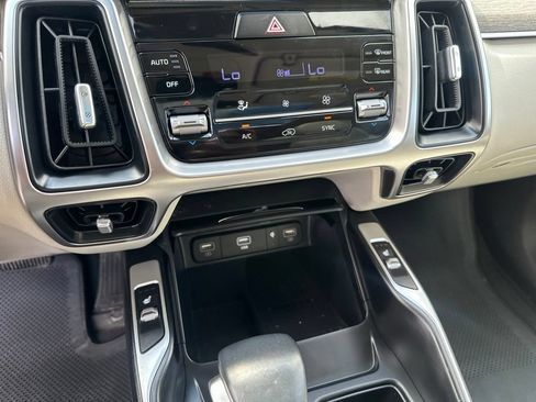 Used 2023 Kia Sorento S w/ Panoramic Sunroof Package AWD/4WD image 17