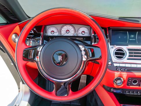 Used 2019 Rolls-Royce Dawn RWD image 80