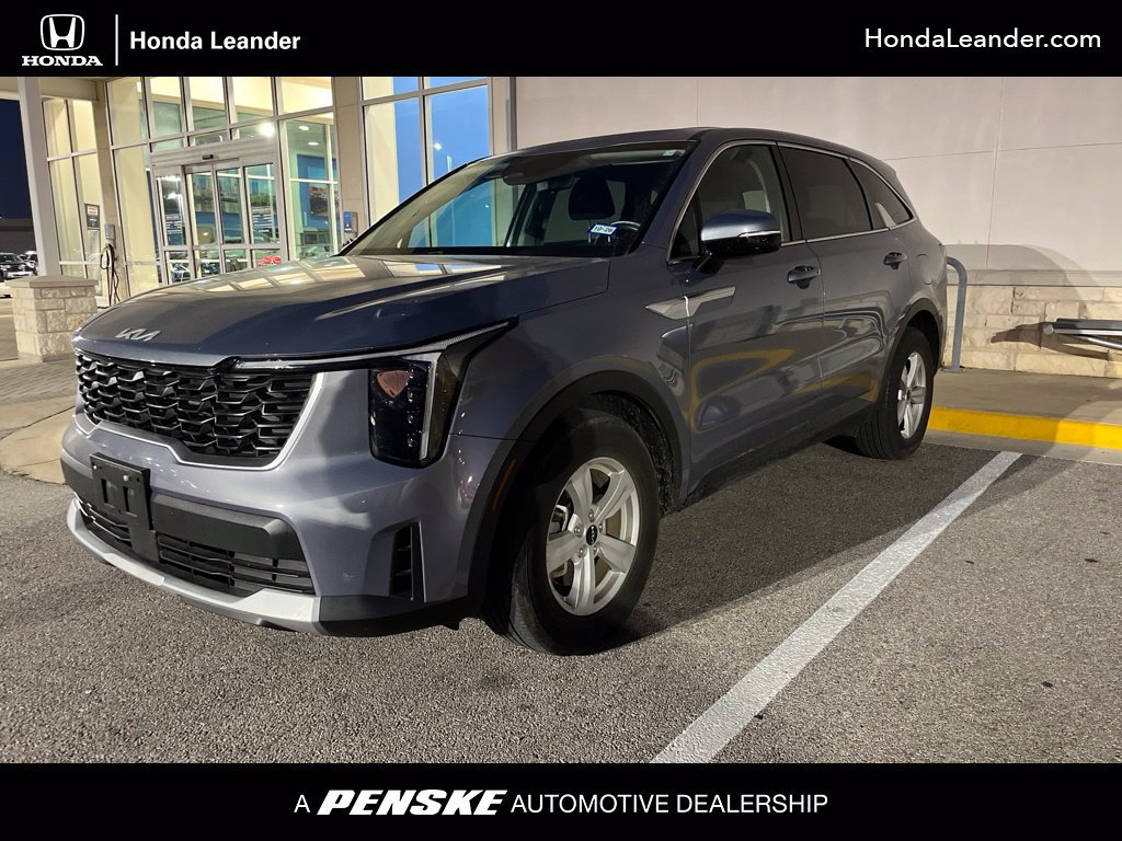 Used 2025 Kia Sorento LX FWD image 1